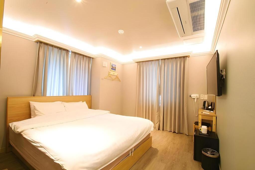 Jeju Sejong Hotel Екстериор снимка